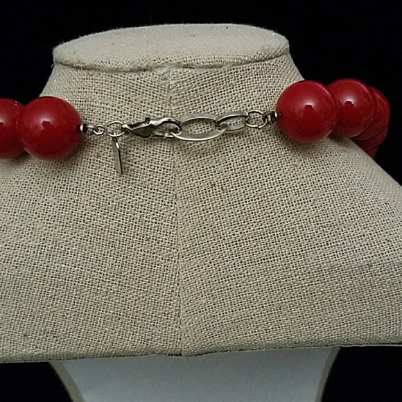 Red beaded Necklace - Picture 2 of 2